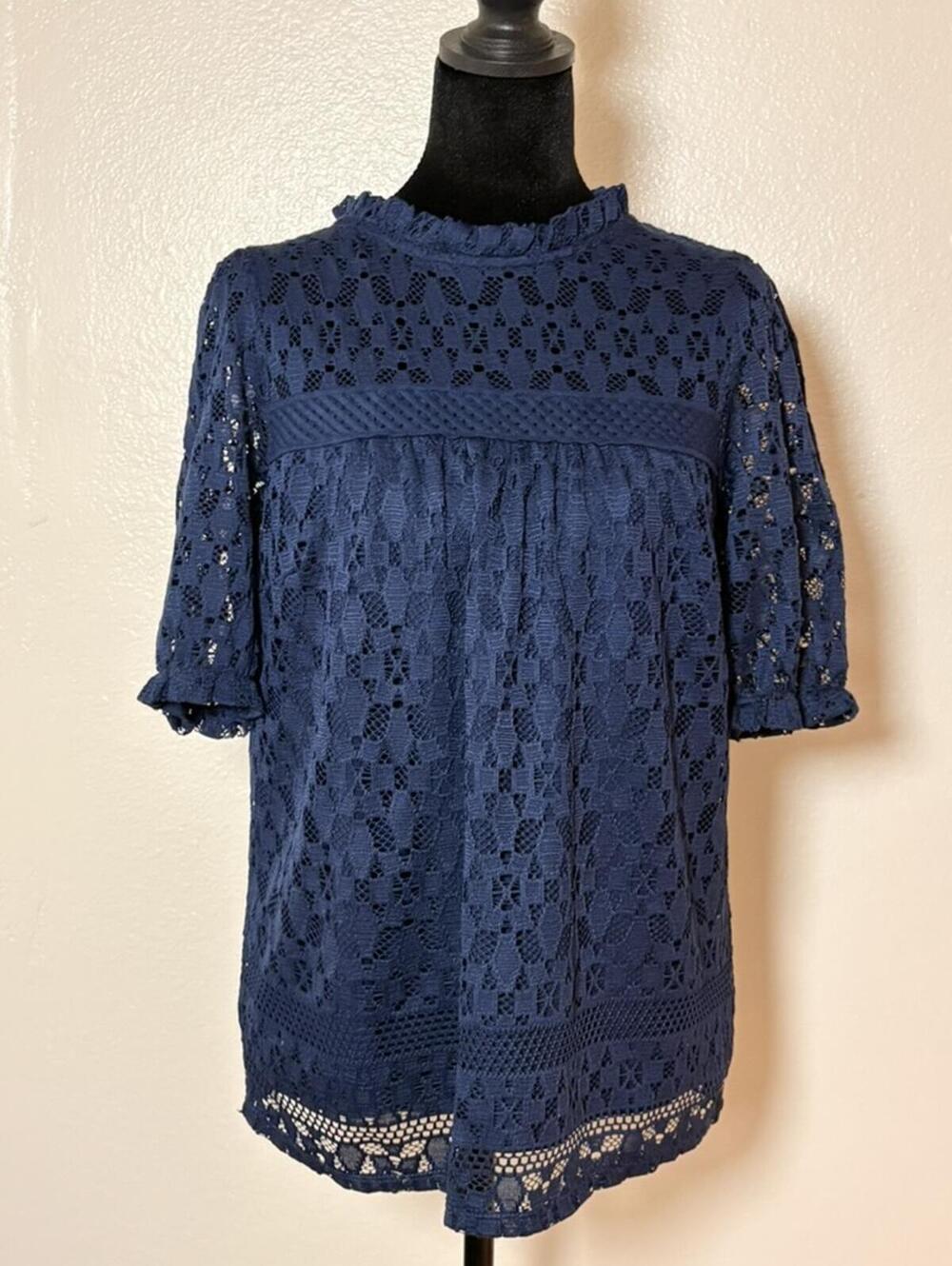 Monteau Los Angeles Navy Lace Top Size L